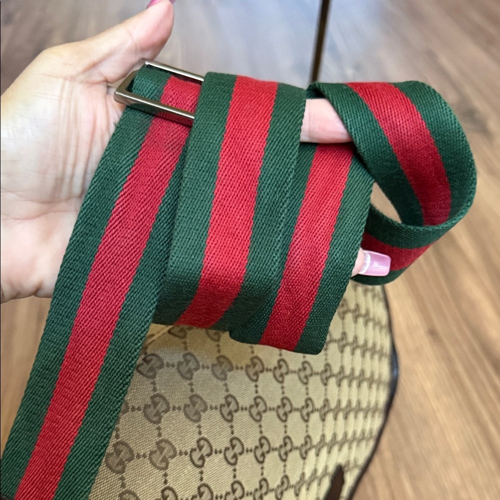 A512- Gucci crossbody bag - Picture 11 of 16